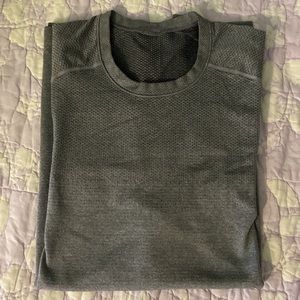 Mens Lululemon Tee Size Large.